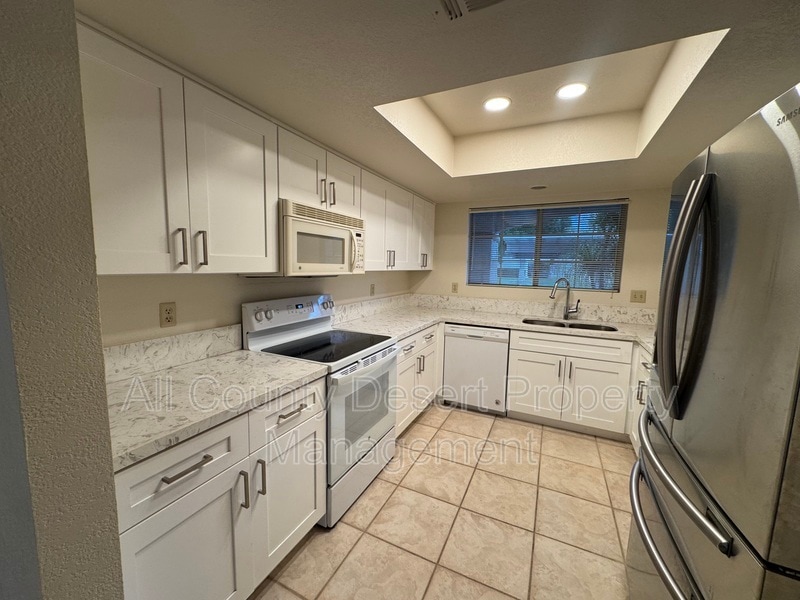 Building Photo - 2701 E Mesquite Ave