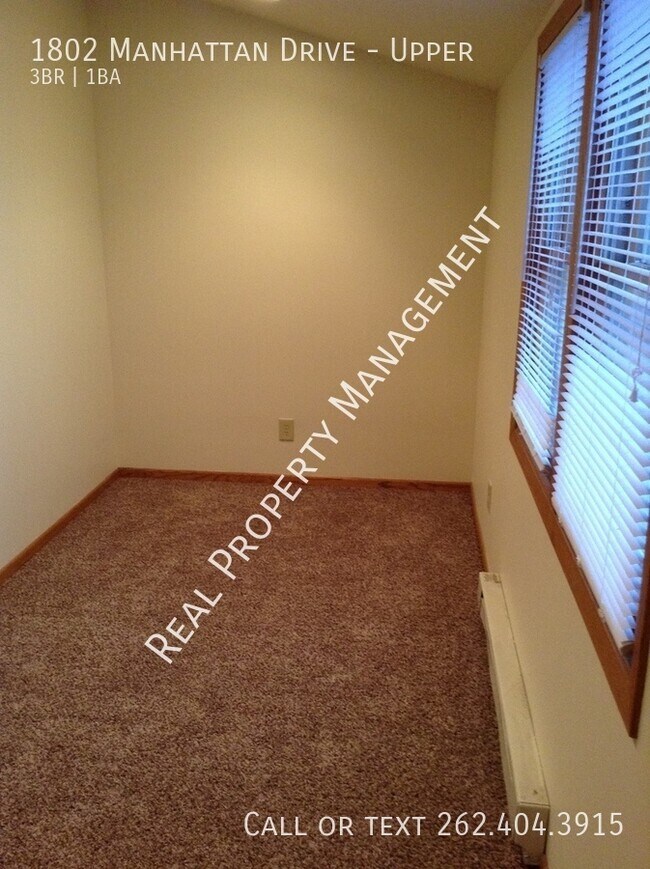 Building Photo - 1802 Manhattan Dr