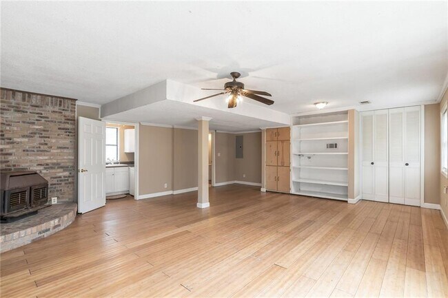 Building Photo - 131 Arrowood Ln
