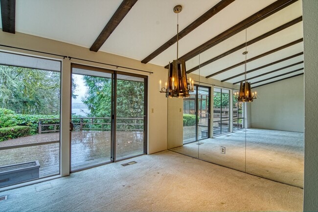 Building Photo - Mercer Island Home