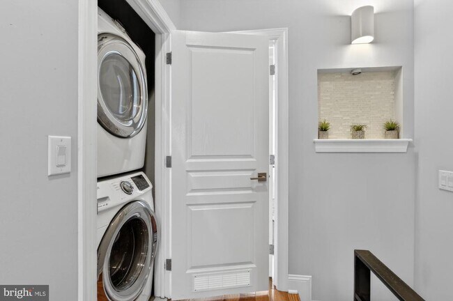 Building Photo - 2216 Almond St