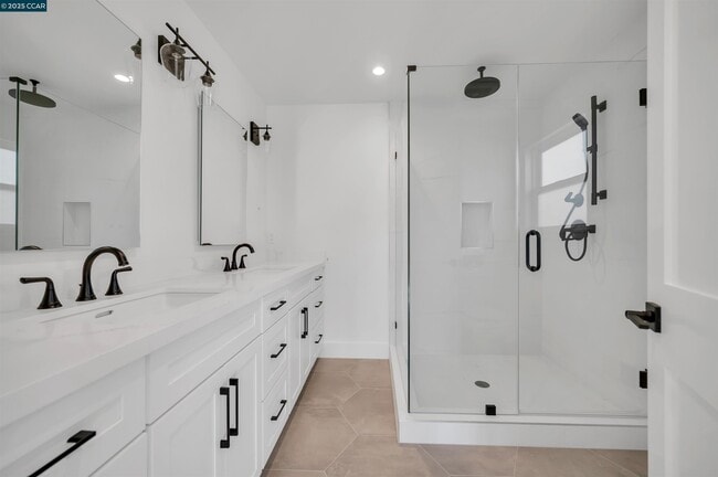 Building Photo - 226 Alderbrook Pl