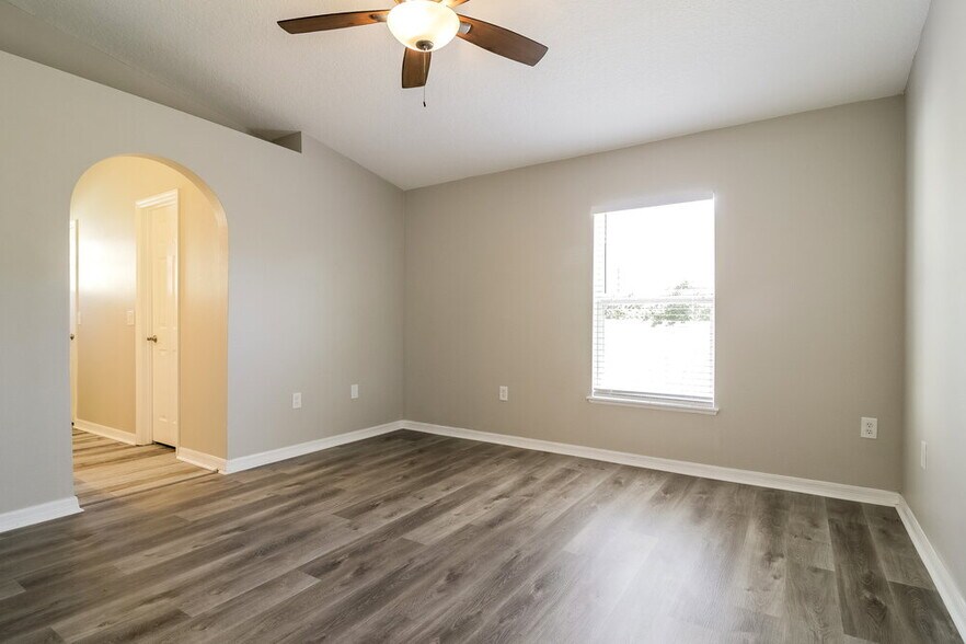 Building Photo - 2114 Nicollett Way