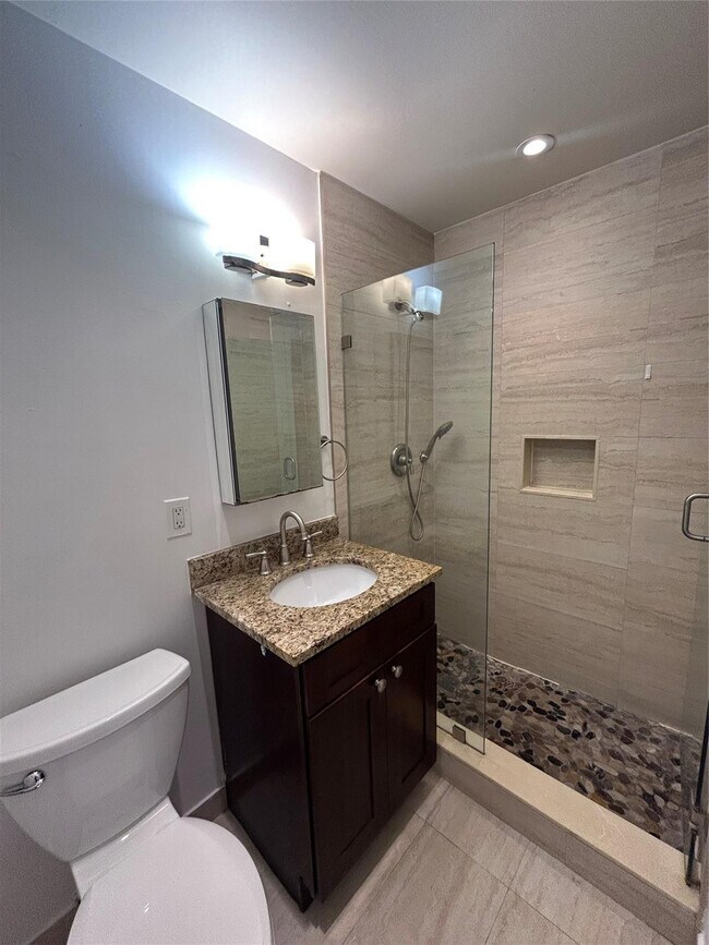 Building Photo - 408 NE 7th Ave