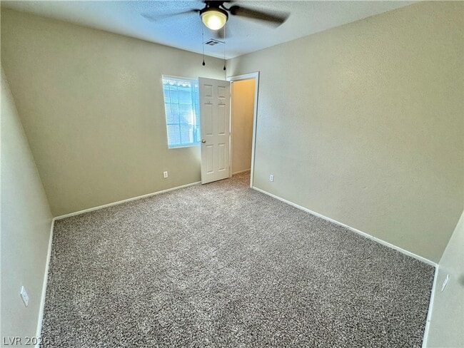 Building Photo - 3805 Hollycroft Dr