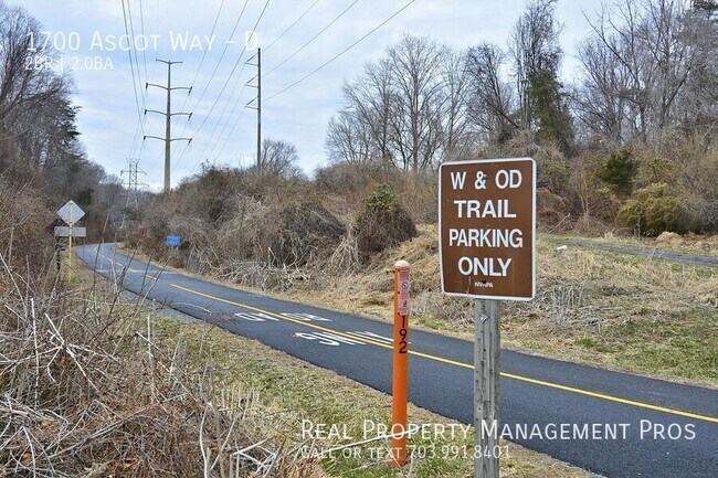 Building Photo - 1700 Ascot Way