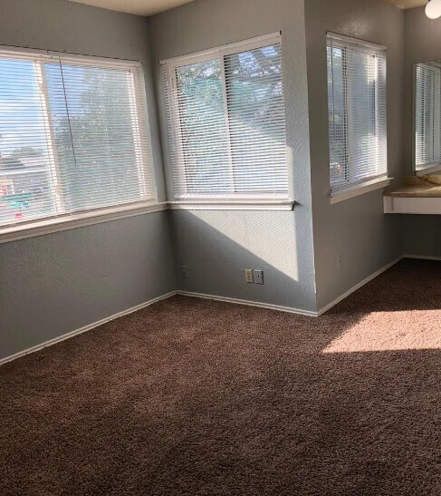 Upstairs guest bedroom with sink - 926 Chisholm Cv