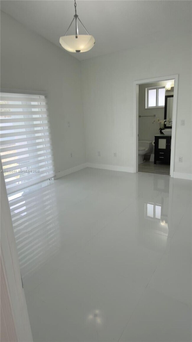 Building Photo - 17913 SW 145th Ave