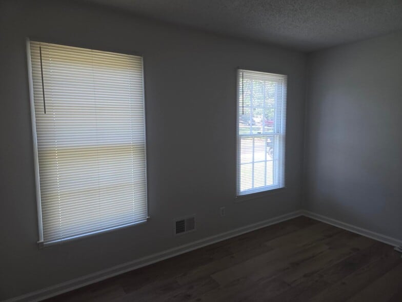 Building Photo - 436 N Royal Tower Dr