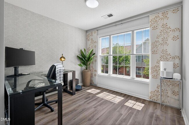 Building Photo - 2400 Huntscroft Ln
