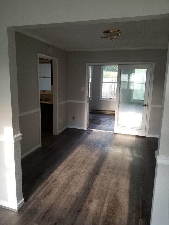 Building Photo - 42 Koncer Dr