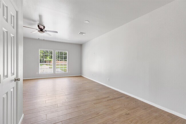 Building Photo - 10445 Wicklowe St