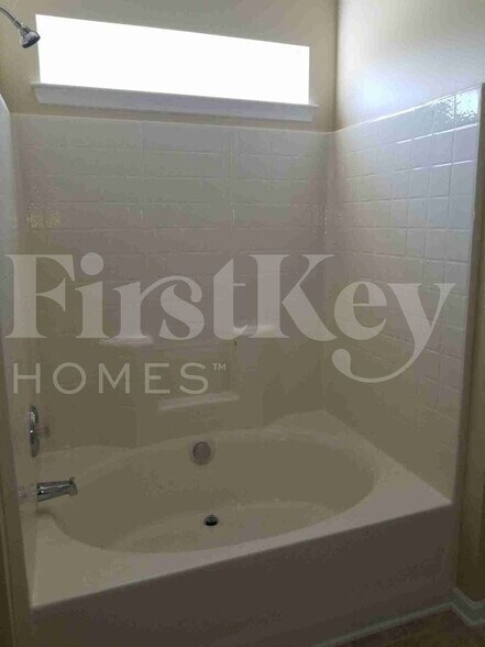Building Photo - 8019 Bushy Creek Dr