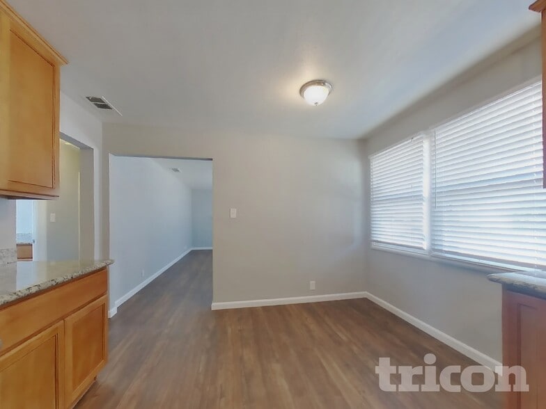 Building Photo - 2316 Viola St