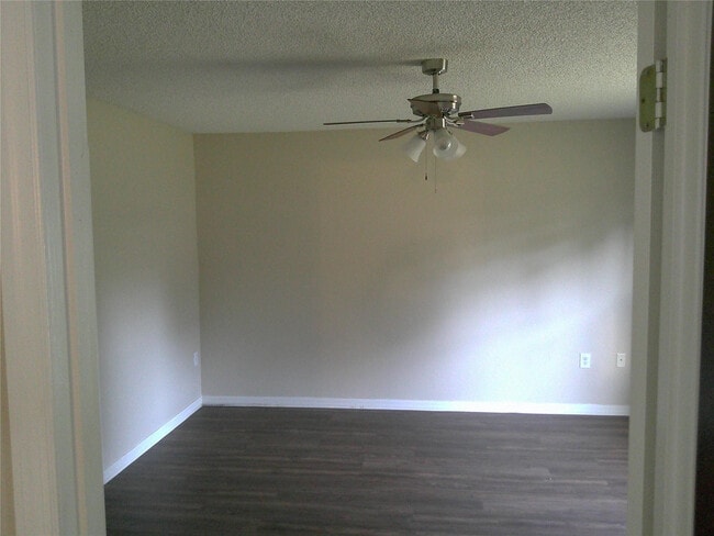 Building Photo - 865 Helm Ave