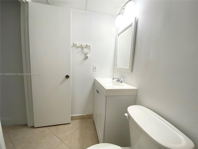 Building Photo - 9371 Fontainebleau Blvd