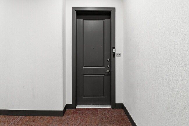 Building Photo - $1,640.95, 2-bed, 2-bath condo located in Aurora.