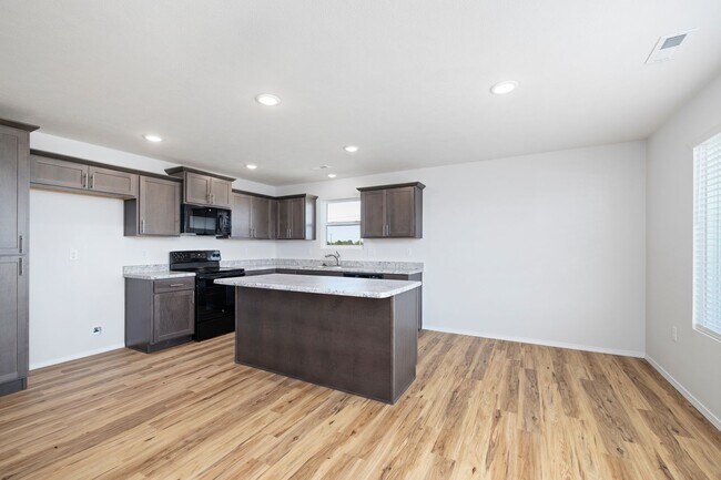 Building Photo - 3 Bedroom Home in Monett