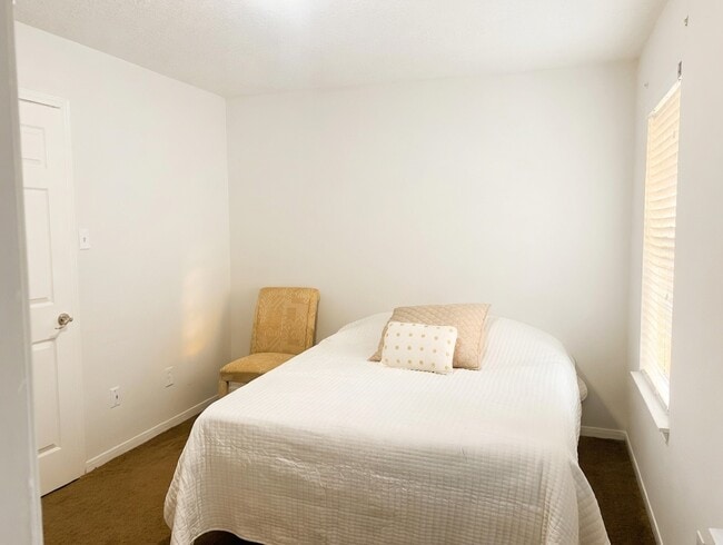 Building Photo - 15922 Cutten Rd