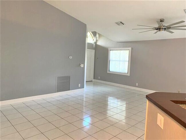 Building Photo - 4030 Laurelwood Ln