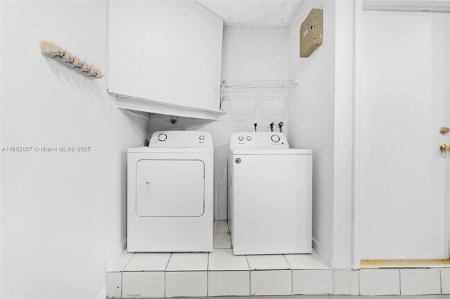 Building Photo - 6234 SW 151st Ct