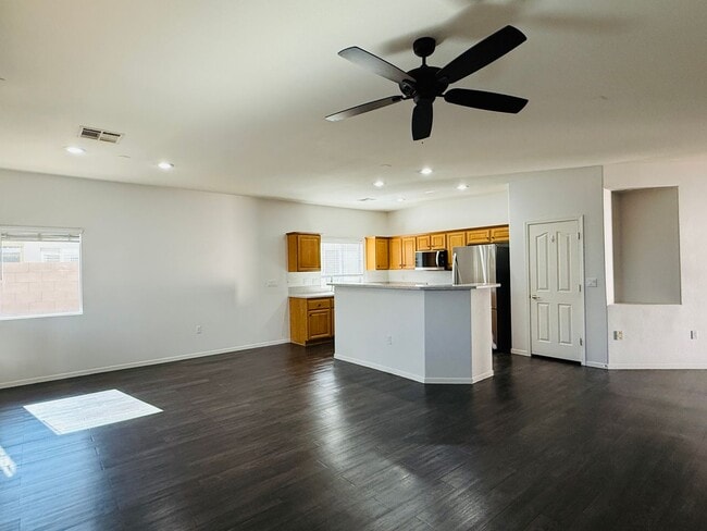 Building Photo - Stunning Gated 3 Bedroom & 2 Bath Located in Southern Highlands