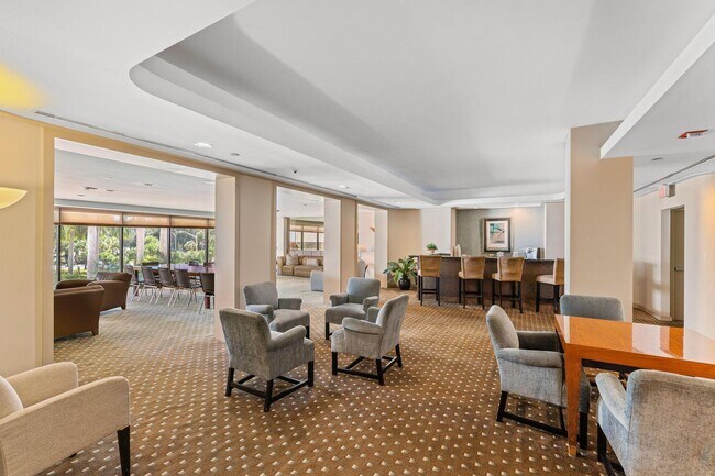 Building Photo - 529 S Flagler Dr