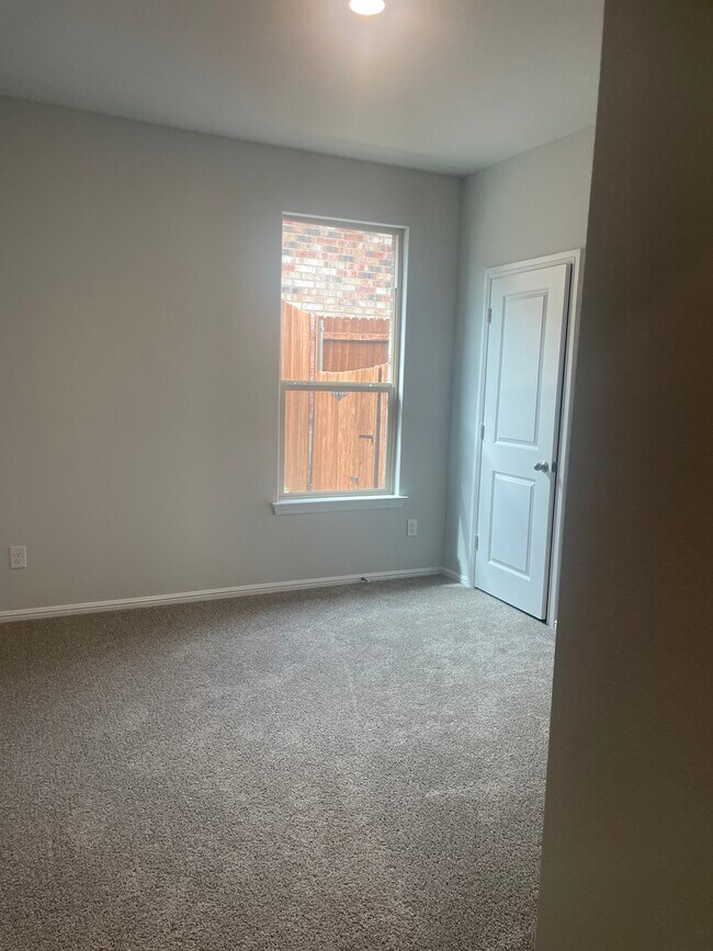 Building Photo - 941 Braymer Ln