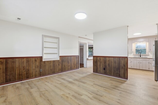 Building Photo - 2610 Hill Dr Cir