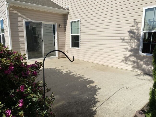 Building Photo - Beautiful 2 Story Corner Lot 3 Bed home in...