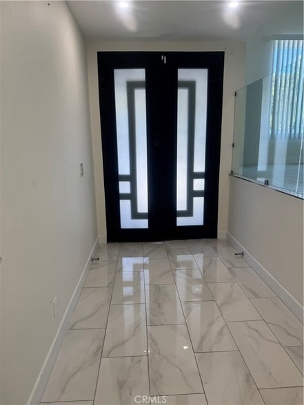 Building Photo - 7127 White Oak Ave