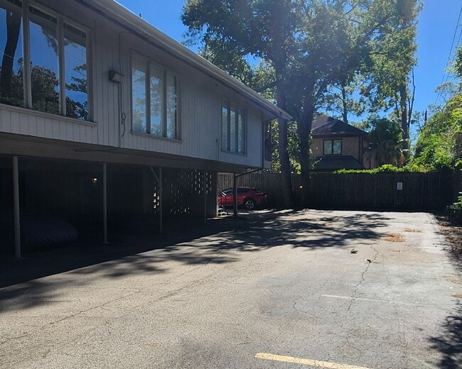 Building Photo - 909 Silber Rd