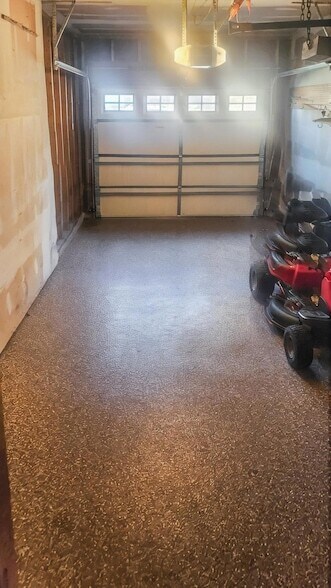 Building Photo - 9 Heights Rd NE