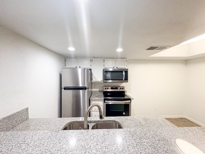 Building Photo - 80 W Maryland Ave