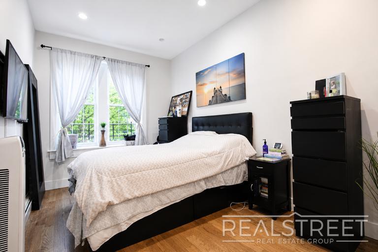 Building Photo - Renovated Spacious 2 BR in Bushwick