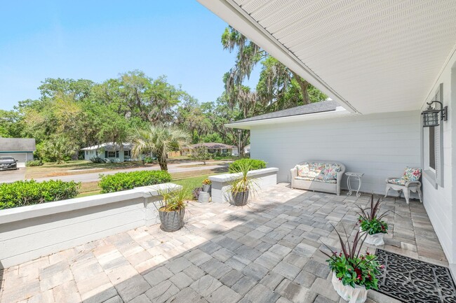 Building Photo - 1068 Mindello Ave