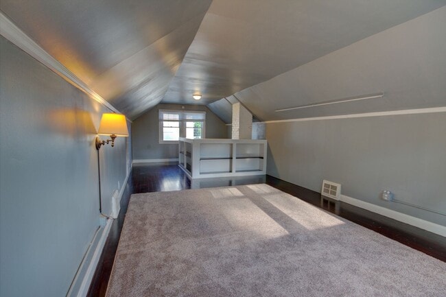 Building Photo - Cute 3 Bed Home