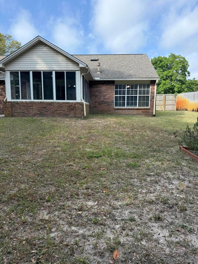 Building Photo - 5 Neptune Dr