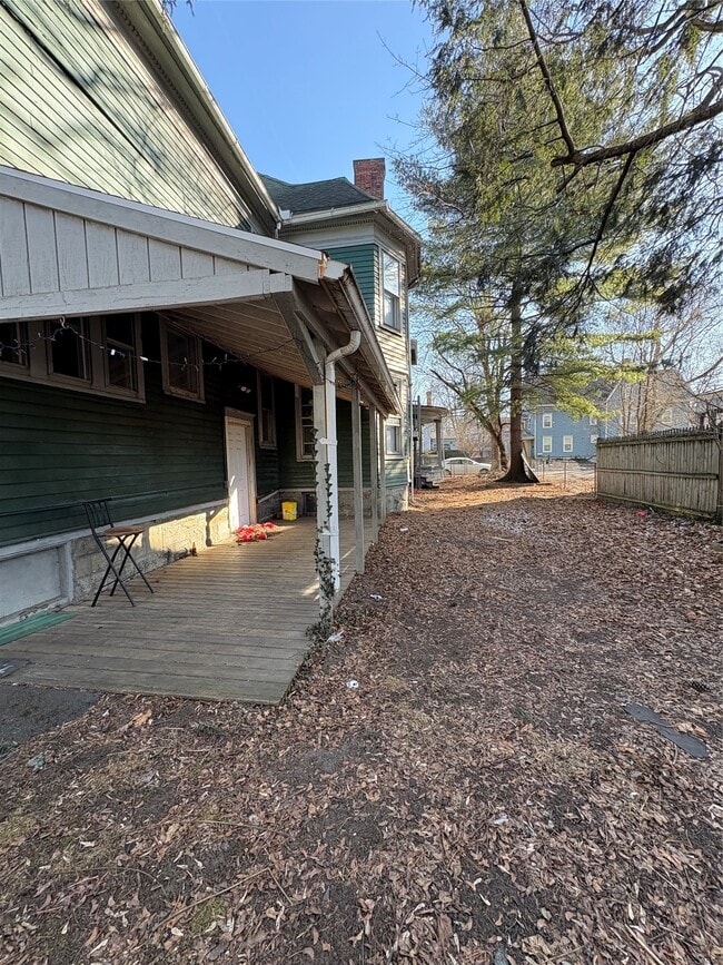 Building Photo - 171 Chapin St