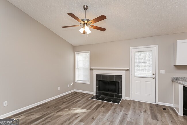 Building Photo - 3957 Edgebrook Dr