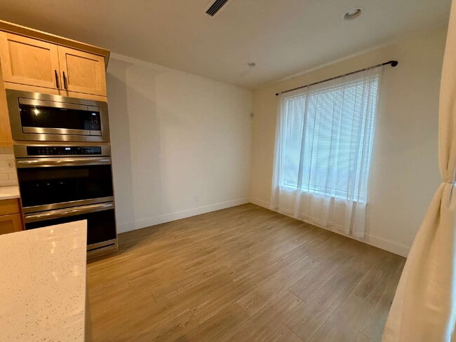 Building Photo - Beautiful Orchards Home