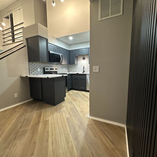 Building Photo - Luxurious 2-Bedroom Apartments with Modern...
