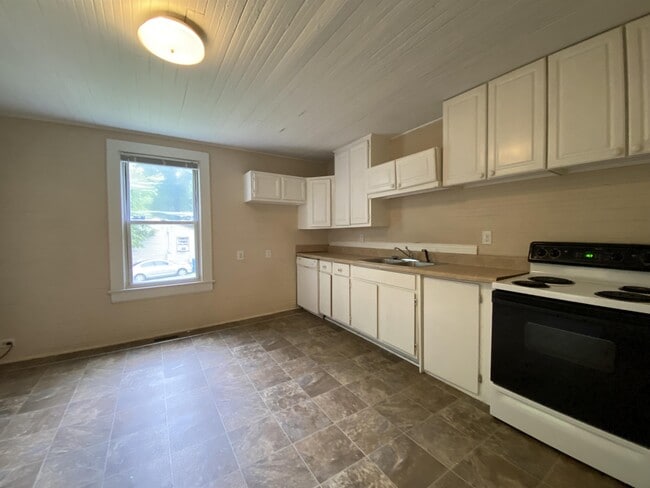 Building Photo - 1807 House Ave