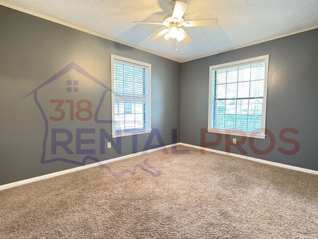 Building Photo - Beautiful Home with Large Backyard