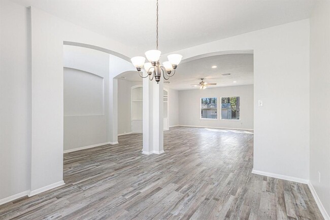 Building Photo - 907 Hinsdale