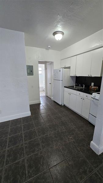 Building Photo - 1012 NW 2nd Ave