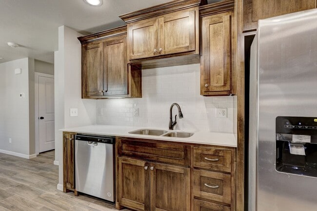 Building Photo - 5813 Goldfinger Rd