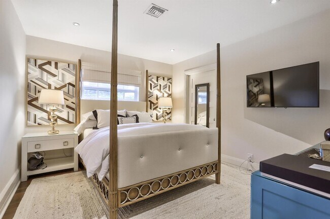 Building Photo - 835 Canary Walk