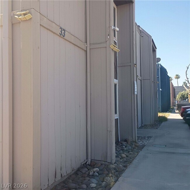Building Photo - 33 Gold Bar Ct