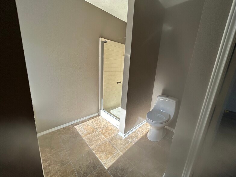 Bathroom 1 - 3112 Rustic Meadow Trl